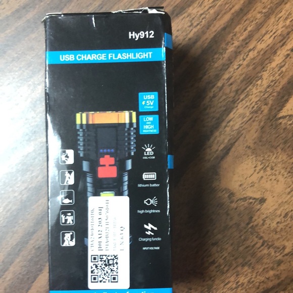 USB charge flashlight. NIB. 5.5 inches. Water resistant. Battery indicator - Picture 4 of 4